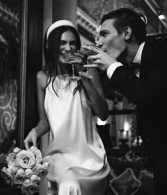 Photo of model wearing a bridal veil - desktop image